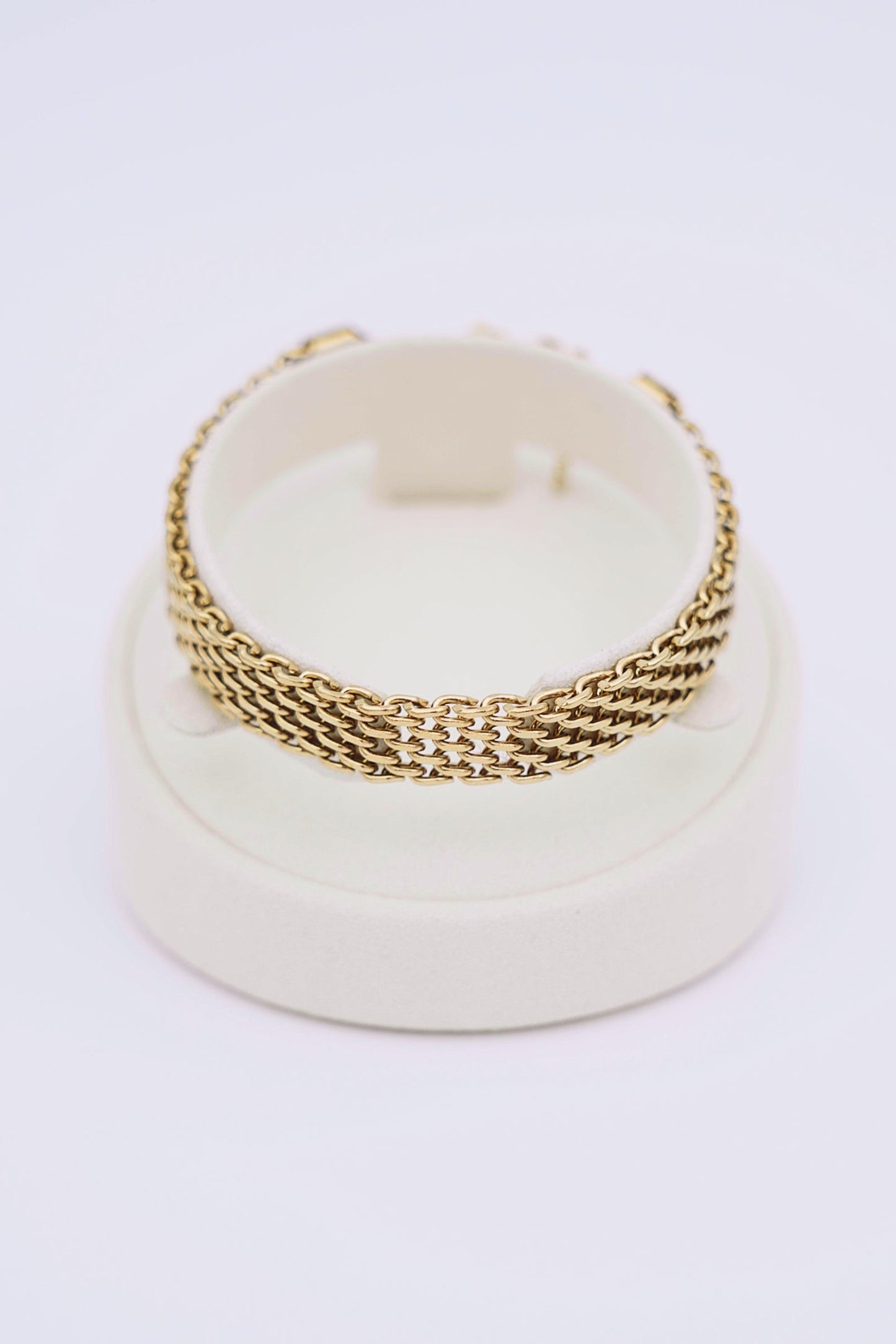 Gold-Tone Fine Link Bracelet – Elegant Minimalist Design