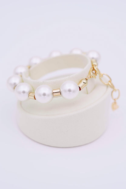 Gold-Tone Bracelet with Pearl Detail – Elegant & Lightweight Finish