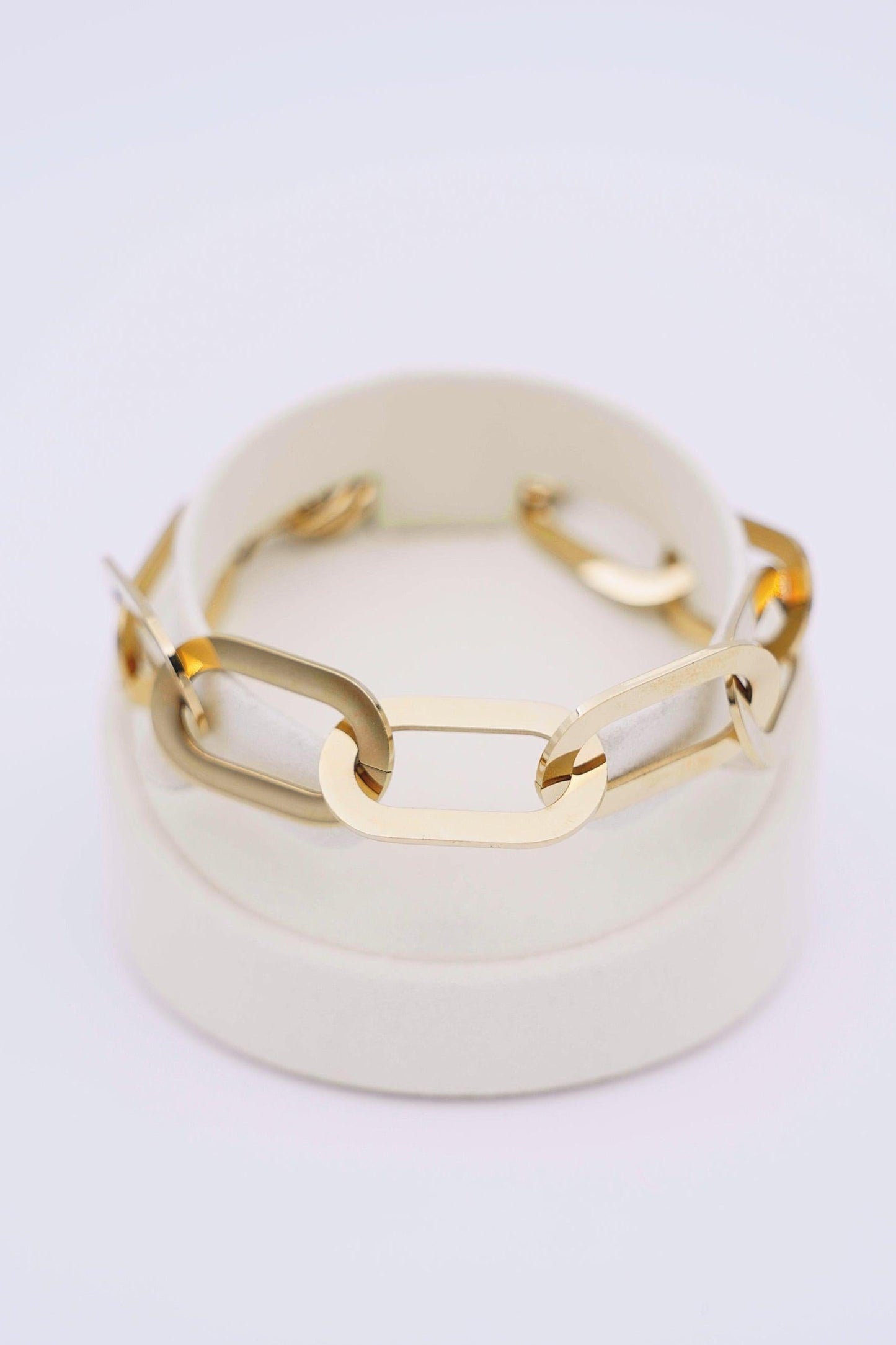 Gold-Tone Link Bracelet – Minimalist Elegance with Classic Shine